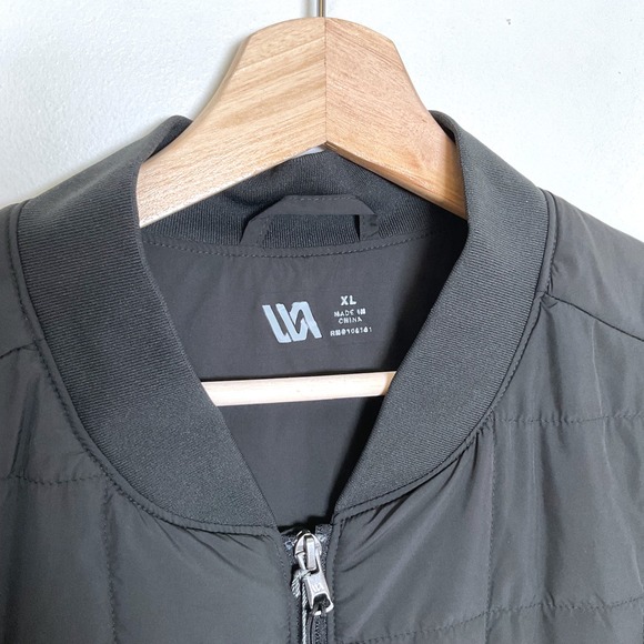 VRST Mens XL Pure Black Insulated Vest Water Repellent Anti Odor Full Zip NWT‎ - Picture 2 of 9